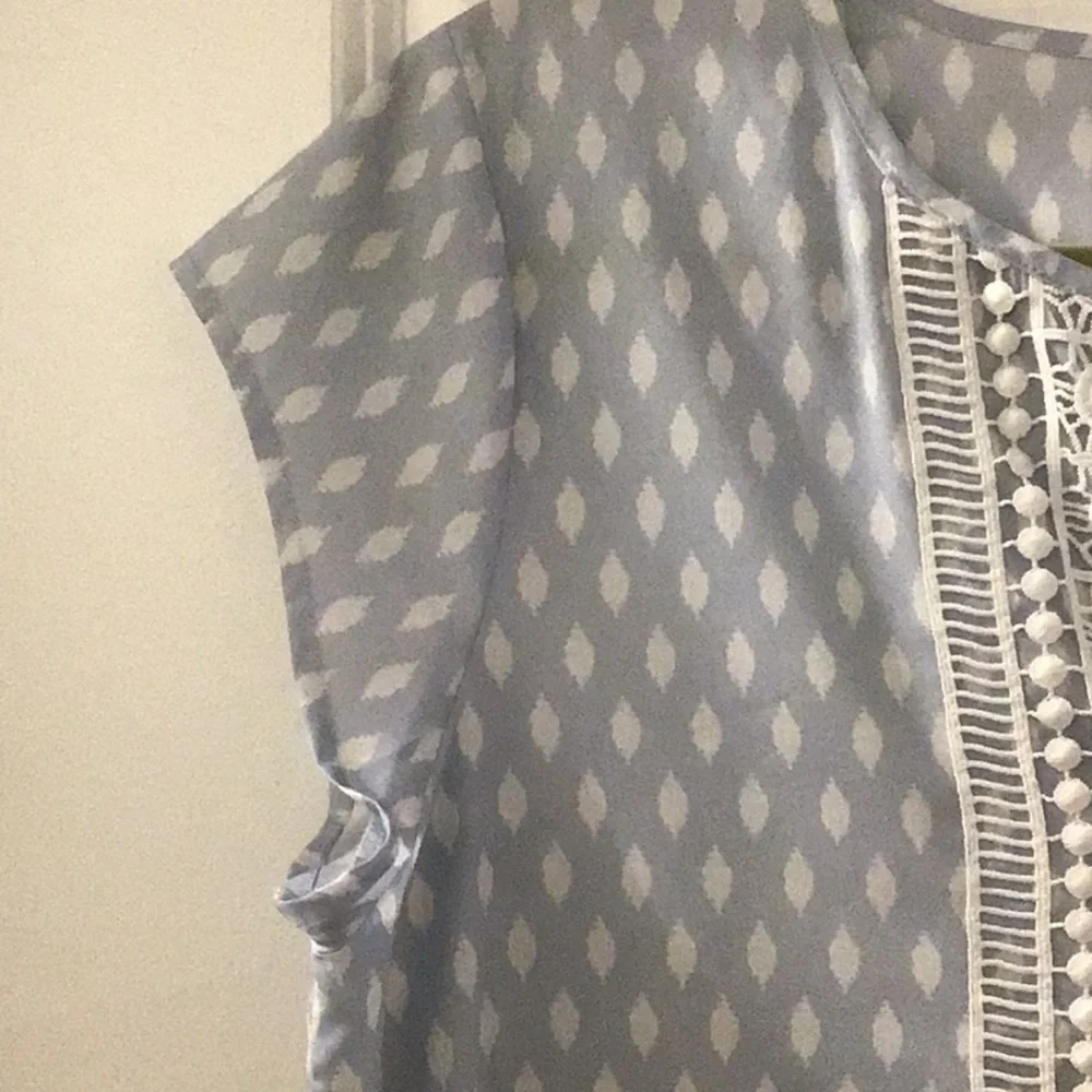 Ivanka Tump Light Blue and White Lace Front Blouse Size L - Picture 5 of 7